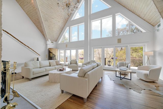 12 Ridge Drive, Dune Acres, IN 46304