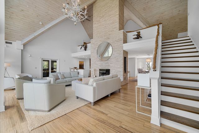 12 Ridge Drive, Dune Acres, IN 46304