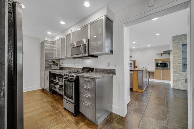 12 Ridge Drive, Dune Acres, IN 46304