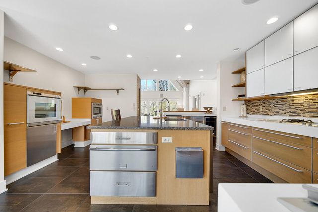 12 Ridge Drive, Dune Acres, IN 46304