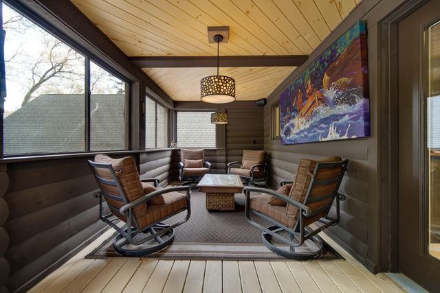 12 Ridge Drive, Dune Acres, IN 46304