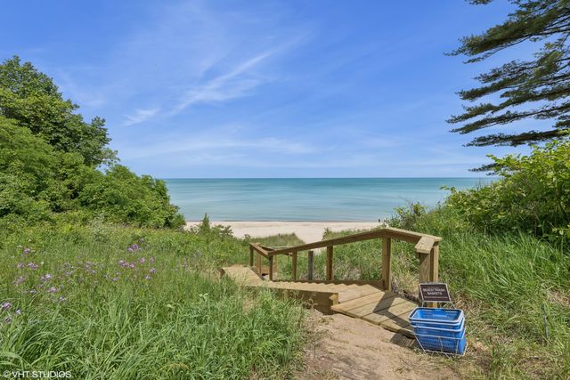 12 Ridge Drive, Dune Acres, IN 46304
