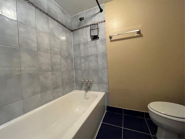 4324 NW 9th Ave 5-3C, Deerfield Beach, FL 33064