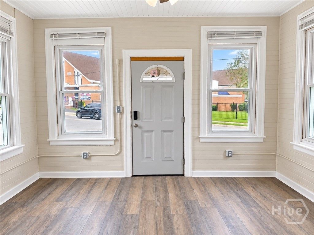 Image 11 of property listing at 1712 Ogeechee Road, Savannah, GA 31415