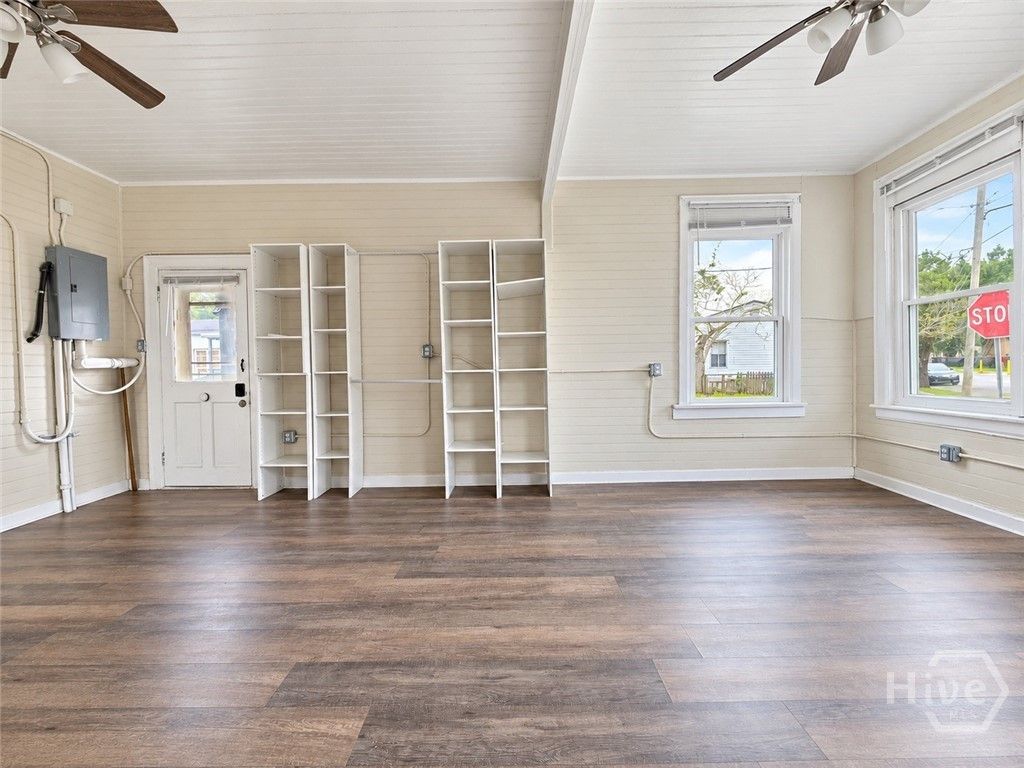 Image 13 of property listing at 1712 Ogeechee Road, Savannah, GA 31415