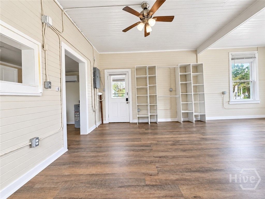 Image 14 of property listing at 1712 Ogeechee Road, Savannah, GA 31415