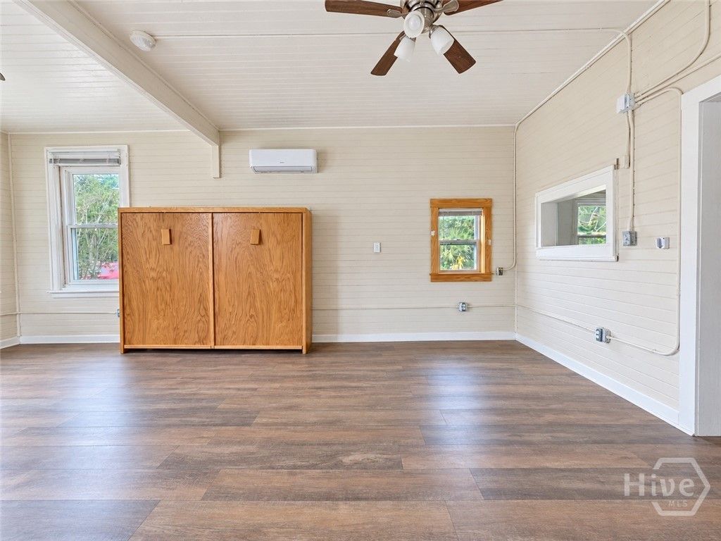 Image 15 of property listing at 1712 Ogeechee Road, Savannah, GA 31415
