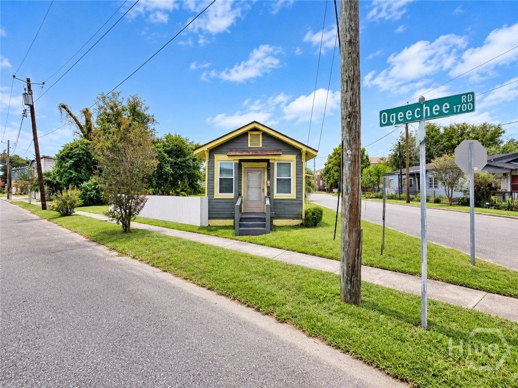 Image 2 of property listing at 1712 Ogeechee Road, Savannah, GA 31415