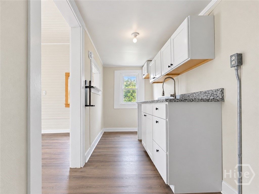 Image 23 of property listing at 1712 Ogeechee Road, Savannah, GA 31415
