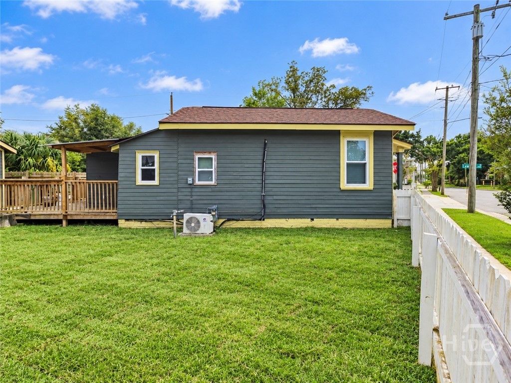 Image 5 of property listing at 1712 Ogeechee Road, Savannah, GA 31415