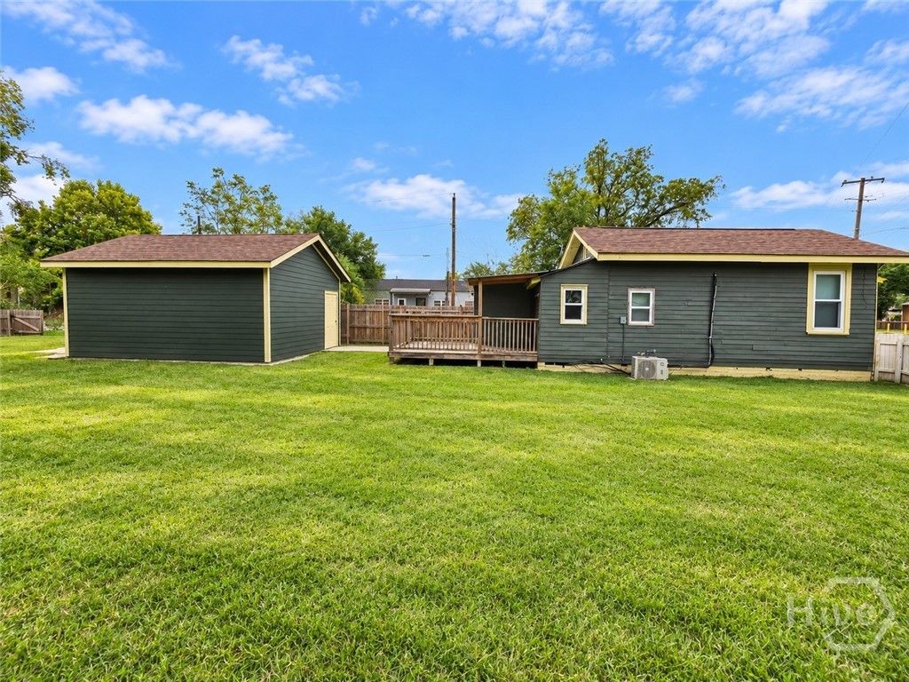 Image 6 of property listing at 1712 Ogeechee Road, Savannah, GA 31415