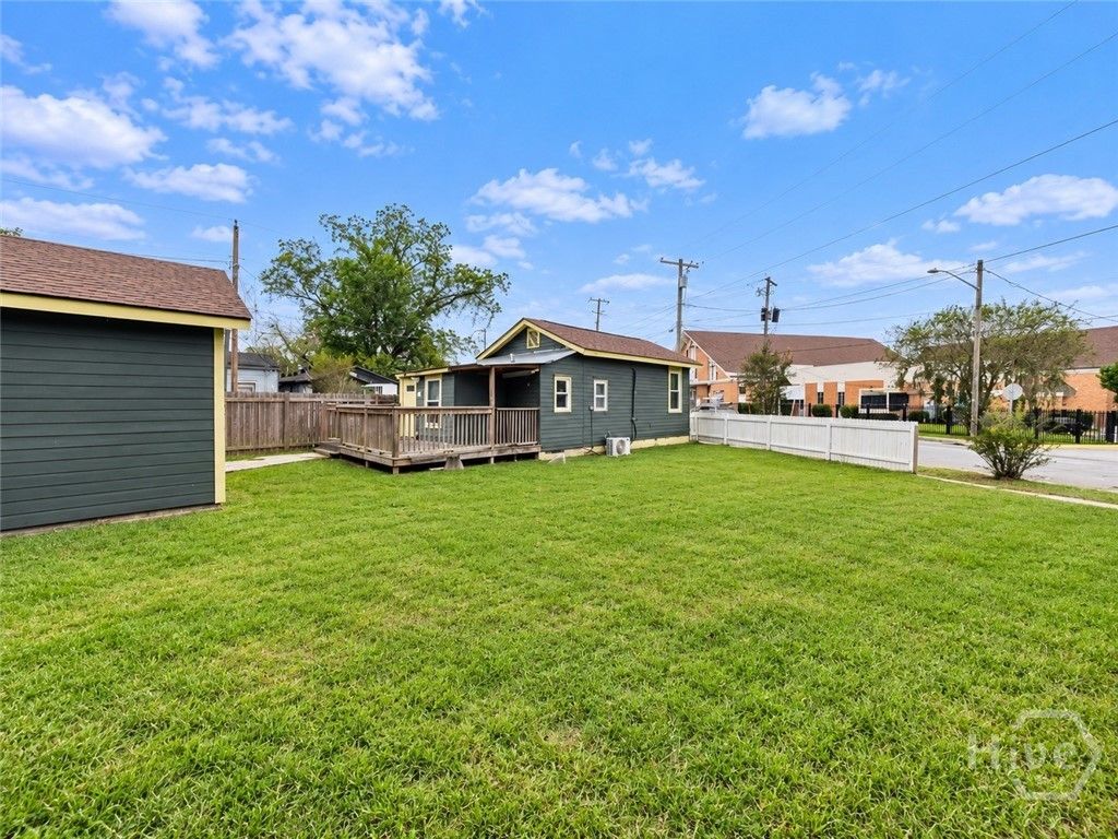 Image 7 of property listing at 1712 Ogeechee Road, Savannah, GA 31415