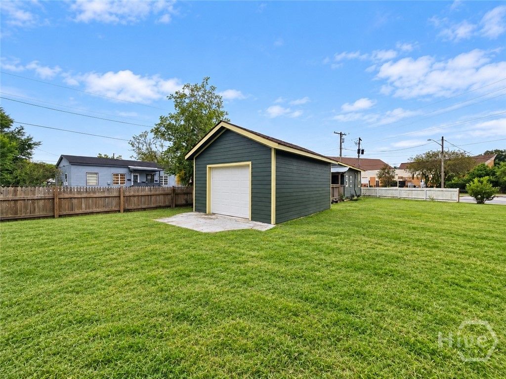 Image 8 of property listing at 1712 Ogeechee Road, Savannah, GA 31415