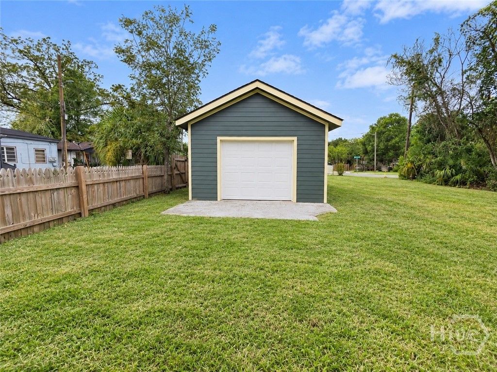 Image 9 of property listing at 1712 Ogeechee Road, Savannah, GA 31415
