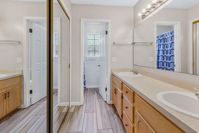 1056 Emerald Lane, Fort Walton Beach, FL 32547