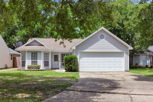 1056 Emerald Lane, Fort Walton Beach, FL 32547