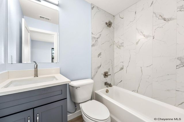 427 SNYDER AVE, Cheyenne, WY 82007