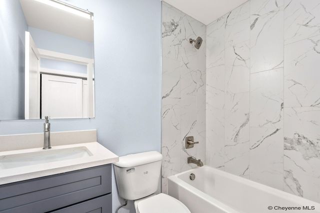 427 SNYDER AVE, Cheyenne, WY 82007