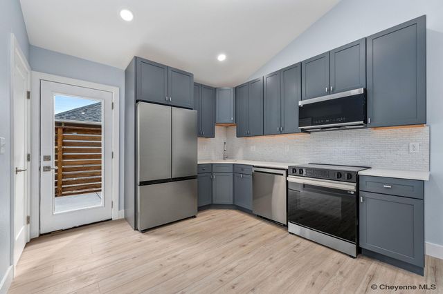 427 SNYDER AVE, Cheyenne, WY 82007