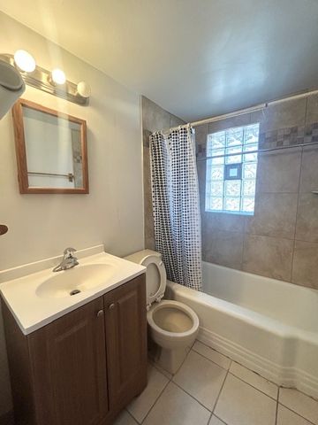 1000 N Lewis Avenue, Waukegan, IL 60085