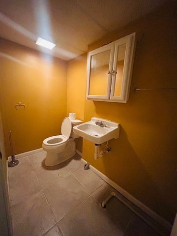 1000 N Lewis Avenue, Waukegan, IL 60085