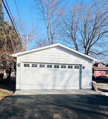 1000 N Lewis Avenue, Waukegan, IL 60085