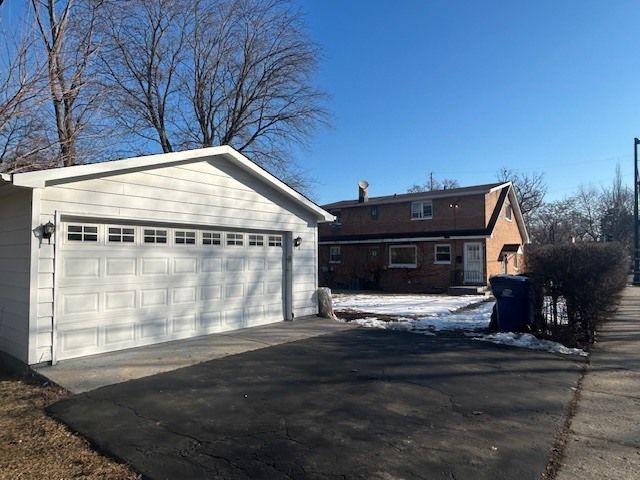 1000 N Lewis Avenue, Waukegan, IL 60085