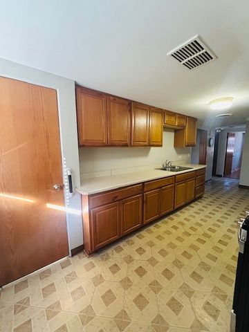 1000 N Lewis Avenue, Waukegan, IL 60085