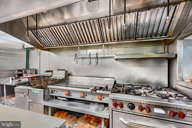 410 W REDWOOD ST, Baltimore, MD 21201