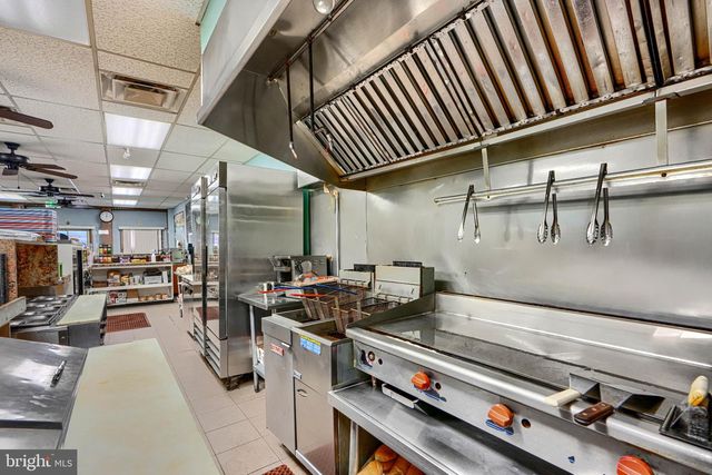 410 W REDWOOD ST, Baltimore, MD 21201