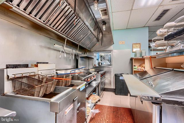 410 W REDWOOD ST, Baltimore, MD 21201