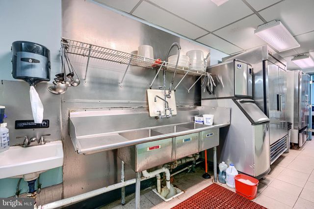 410 W REDWOOD ST, Baltimore, MD 21201