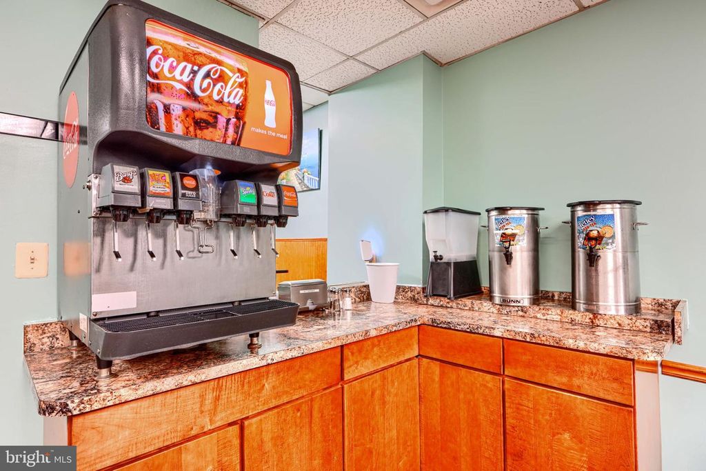 Image 10 of property listing at 410 W REDWOOD ST, Baltimore, MD 21201