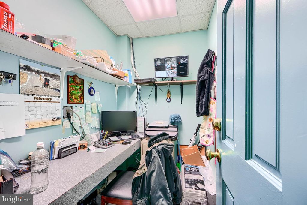 Image 12 of property listing at 410 W REDWOOD ST, Baltimore, MD 21201