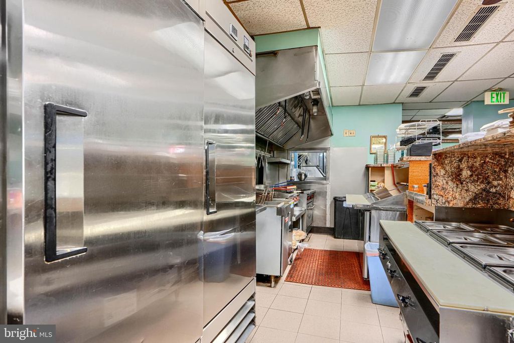 Image 19 of property listing at 410 W REDWOOD ST, Baltimore, MD 21201