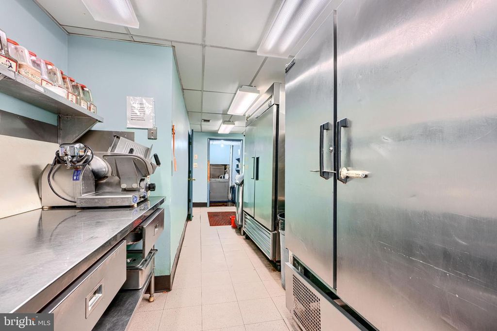 Image 27 of property listing at 410 W REDWOOD ST, Baltimore, MD 21201