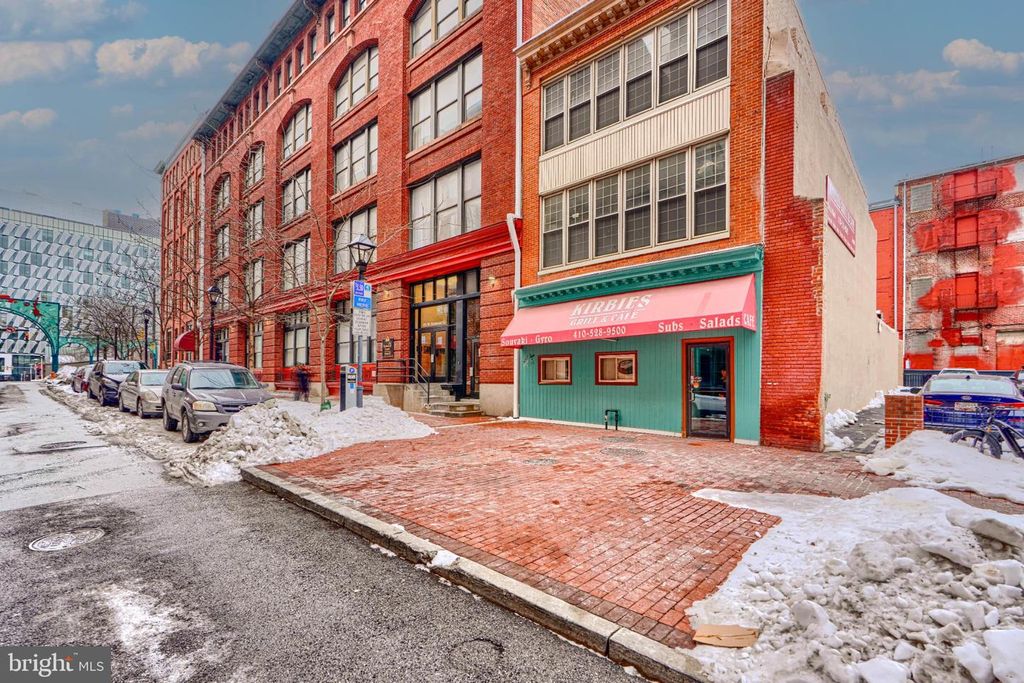 Image 3 of property listing at 410 W REDWOOD ST, Baltimore, MD 21201