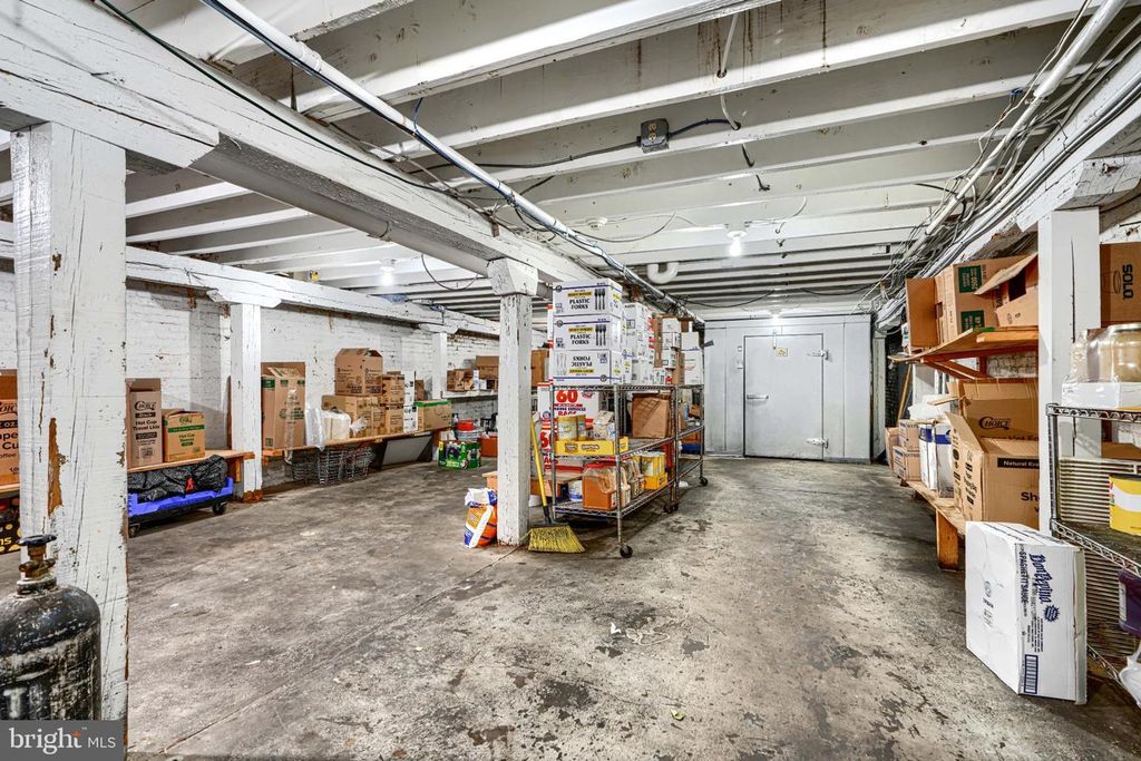 Image 29 of property listing at 410 W REDWOOD ST, Baltimore, MD 21201