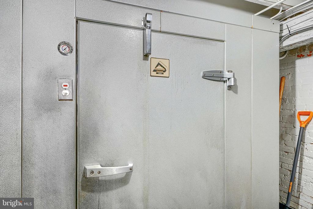 Image 30 of property listing at 410 W REDWOOD ST, Baltimore, MD 21201