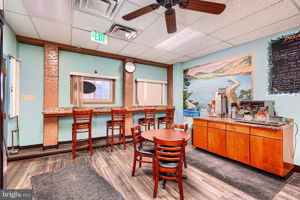 Image 6 of property listing at 410 W REDWOOD ST, Baltimore, MD 21201