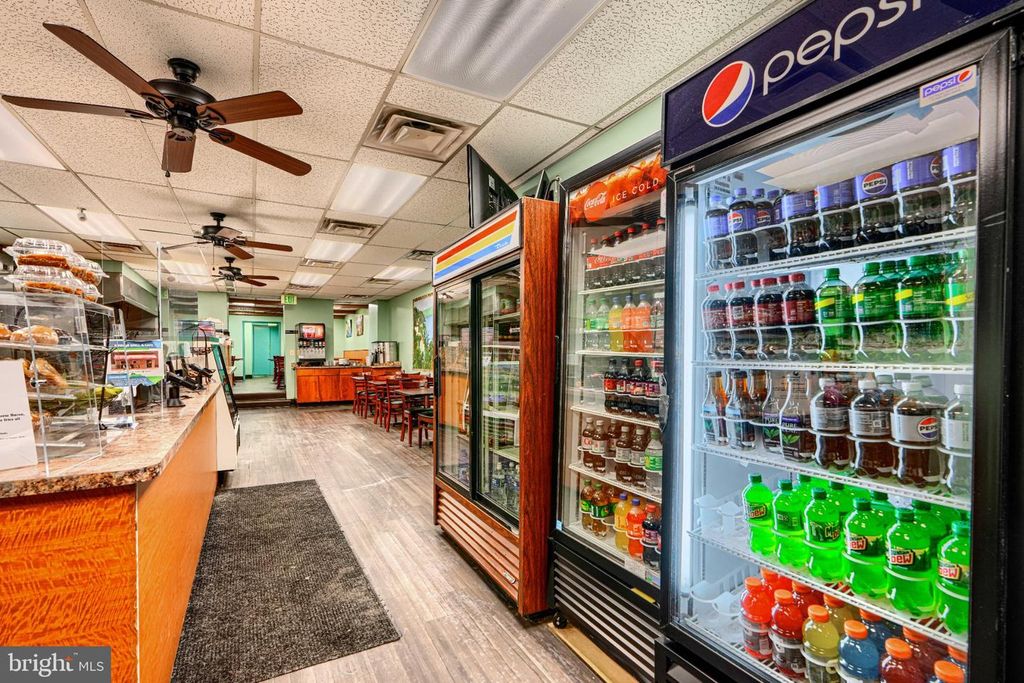 Image 7 of property listing at 410 W REDWOOD ST, Baltimore, MD 21201