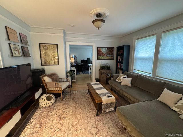 86 E Sunnyside Lane, Irvington, NY 10533