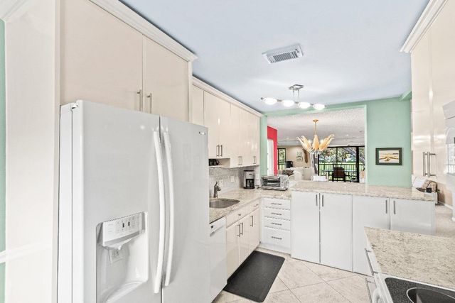 3 Stratford Drive E B, Boynton Beach, FL 33436