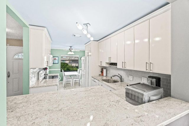 3 Stratford Drive E B, Boynton Beach, FL 33436