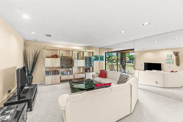 3 Stratford Drive E B, Boynton Beach, FL 33436