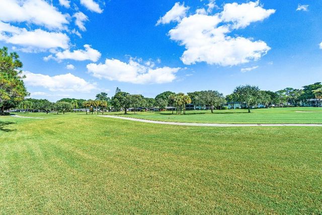 3 Stratford Drive E B, Boynton Beach, FL 33436