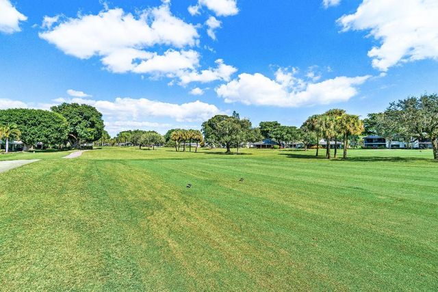 3 Stratford Drive E B, Boynton Beach, FL 33436
