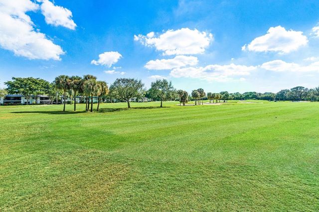 3 Stratford Drive E B, Boynton Beach, FL 33436