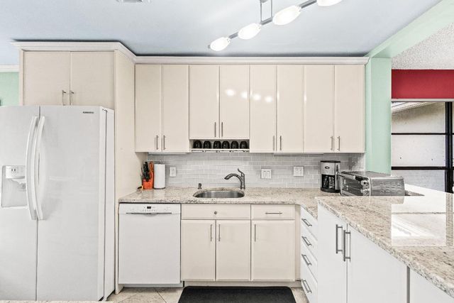 3 Stratford Drive E B, Boynton Beach, FL 33436