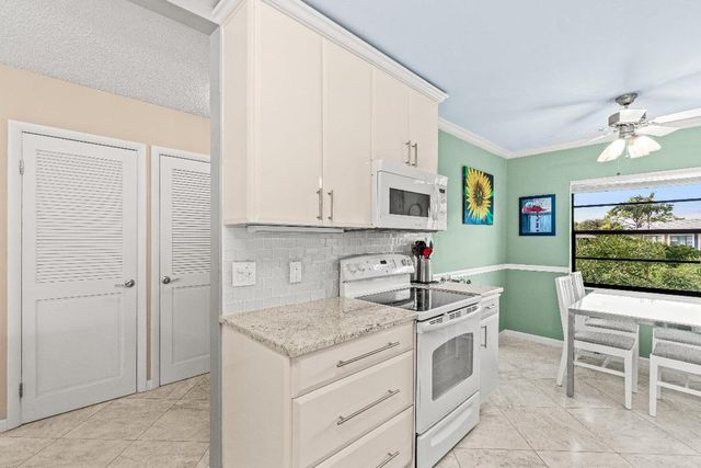 3 Stratford Drive E B, Boynton Beach, FL 33436